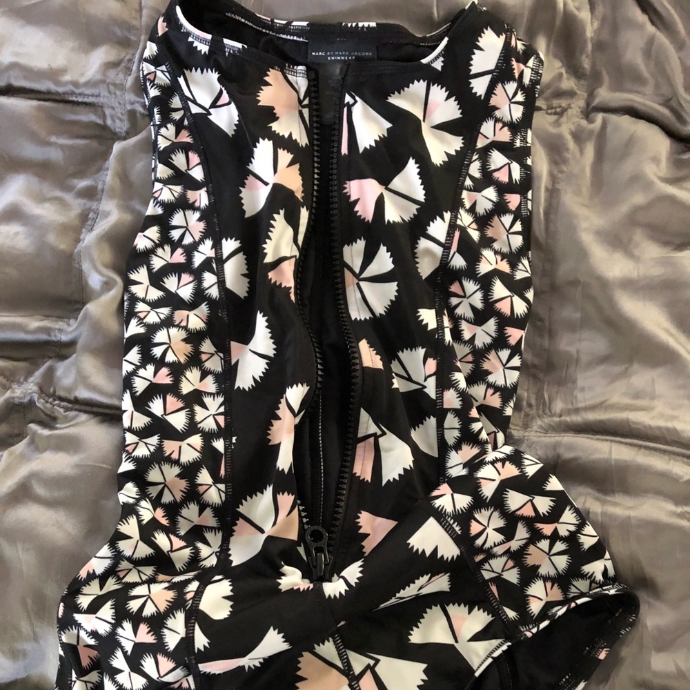 Swimming suit